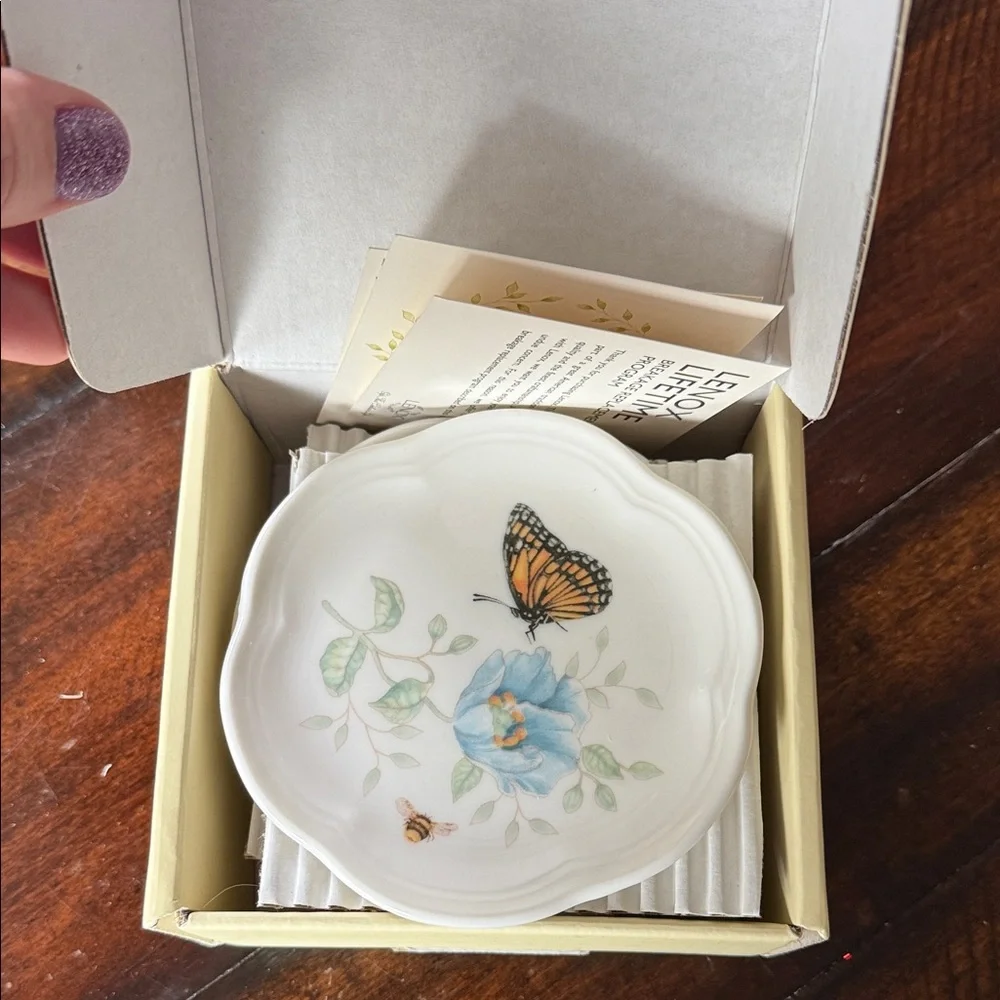 Lenox Butterfly Meadow Porcelain Coasters - Set of 4 - Picture 3 of 4